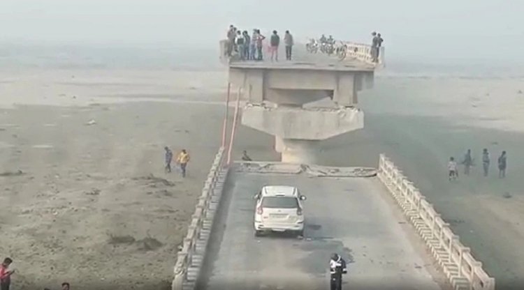 Section of bridge collapses in UP's Shahjahanpur