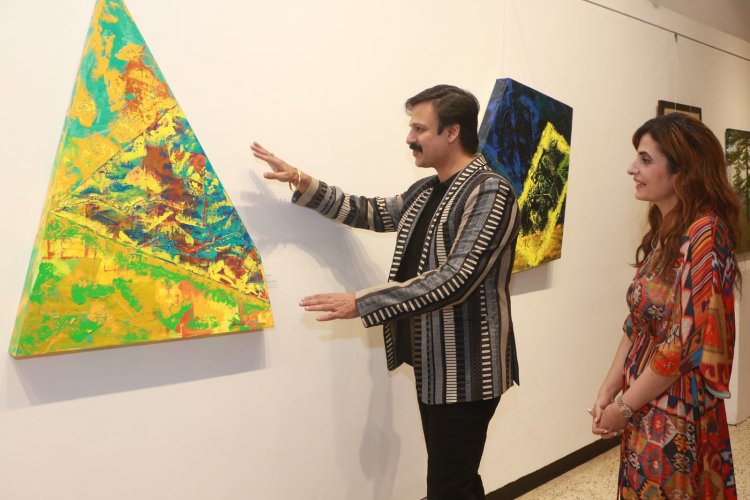 Vivek Oberoi Inaugurates Artist Anita Goel’s ‘Avataran’ at Jehangir Art Gallery 