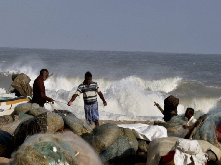 8 fishermen missing after strong winds destroy boats off Gujarat coast