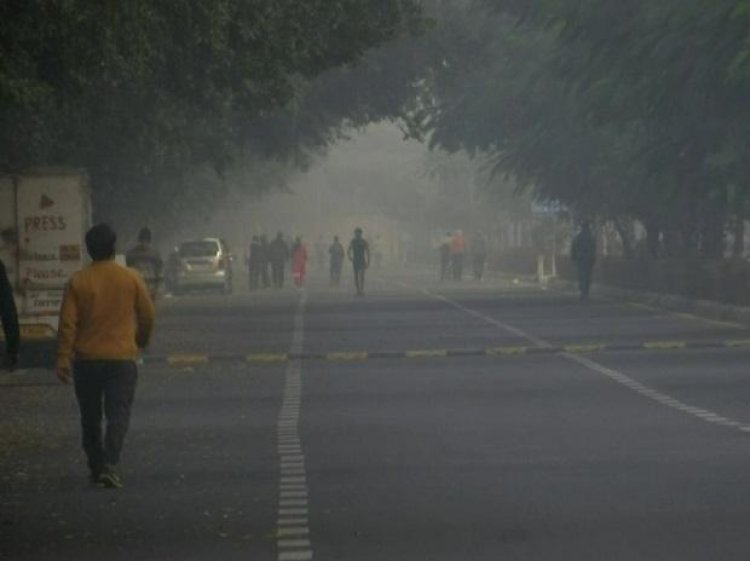 Delhi air quality slips to 'severe' category, minimum temperature rises