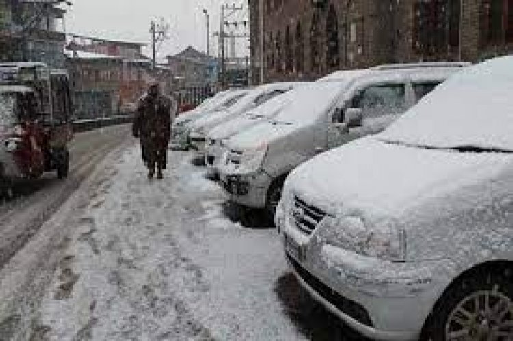 Sub-zero temperatures grip Kashmir