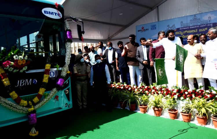 Shri Basavaraj Bommai, Hon’ble Chief Minister of Karnataka flags off JBM ECO-LIFE Electric Buses and Karnataka’s first ever rollout of Electric Buses for public transportation