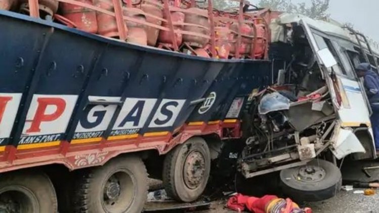 16 killed, 26 injured as bus collides with truck in Jharkhand's Pakur