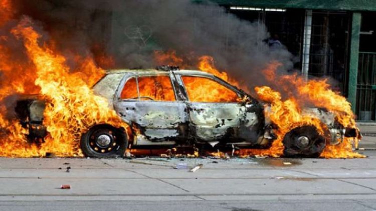 Suspected Maoists set fire to vehicles in J'khand