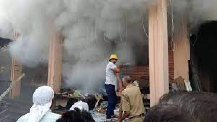 Fire at shop in Greater Noida shopping mall; none hurt