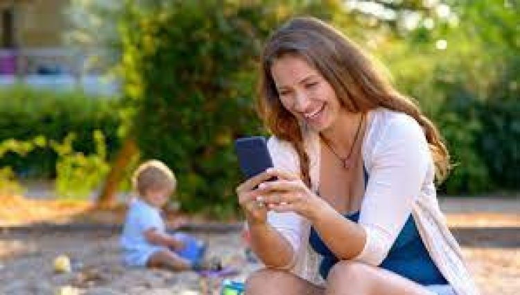 Parents' Smartphone Use Could Harm Child Development
