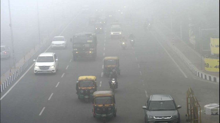 Shallow fog in parts of Delhi, minimum temp 7.4 deg C