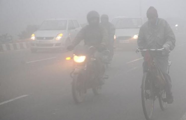 Foggy morning in Delhi; minimum temp at 9.8 deg C