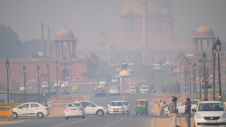 Foggy morning in Delhi, min temp 7.6 degrees