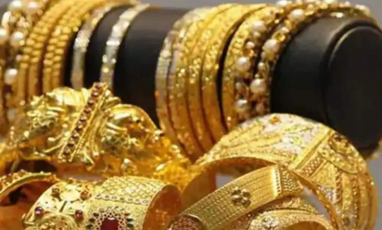 Gold lower by Rs 125; silver tanks Rs 339