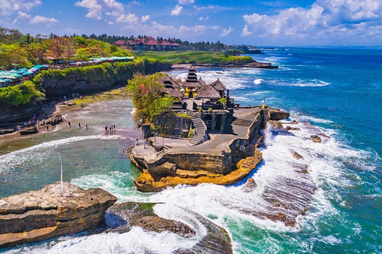 Bali Resumes International Flights For Tourists For The First Time In 2 Yrs