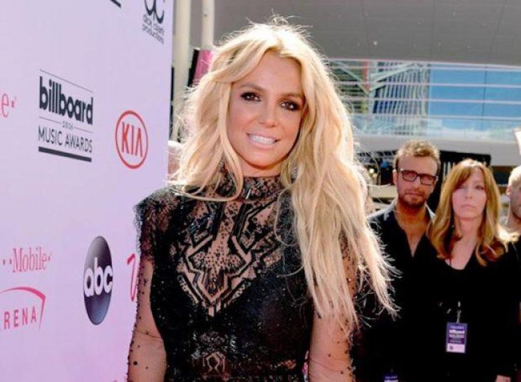 Britney Spears signs massive deal for tell-all memoir