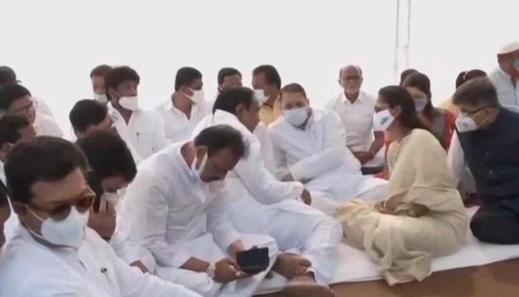 Maha ministers sit on protest against Nawak Malik's arrest