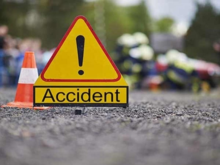 5 killed in car-truck collision in UP