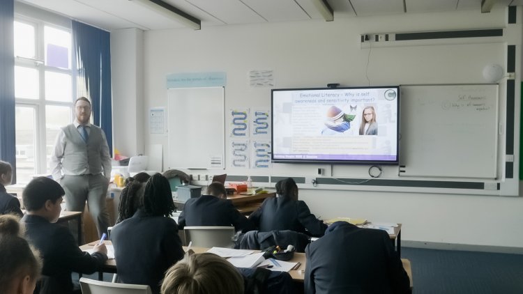 ViewSonic's myViewBoard Sens Brings UK's First AI-powered Classroom to Smestow Academy