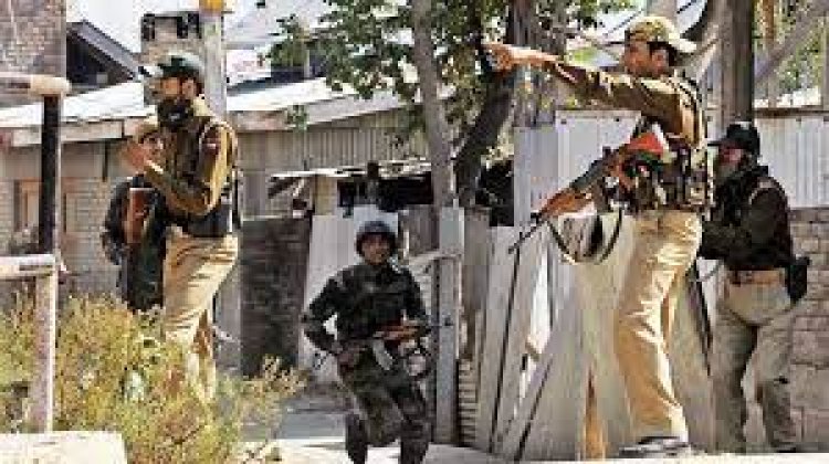 Two CRPF jawans injured in militant attack in Srinagar