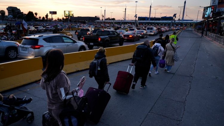 US speeds entry for Ukrainian refugees as more reach Mexico border