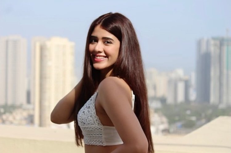 Digital star Aarti Bedi will soon make her south debut in a banner film