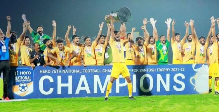 Ker govt announces Rs 1.14 crore cash award to state football team for winning Santosh Trophy