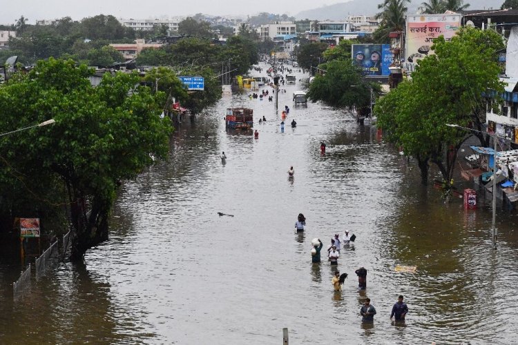 Heat waves, floods, rains sign of India's climate change battle: Experts