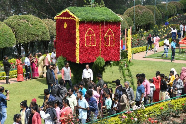 TN CM inaugurates annual flower show in Udhagamandalam