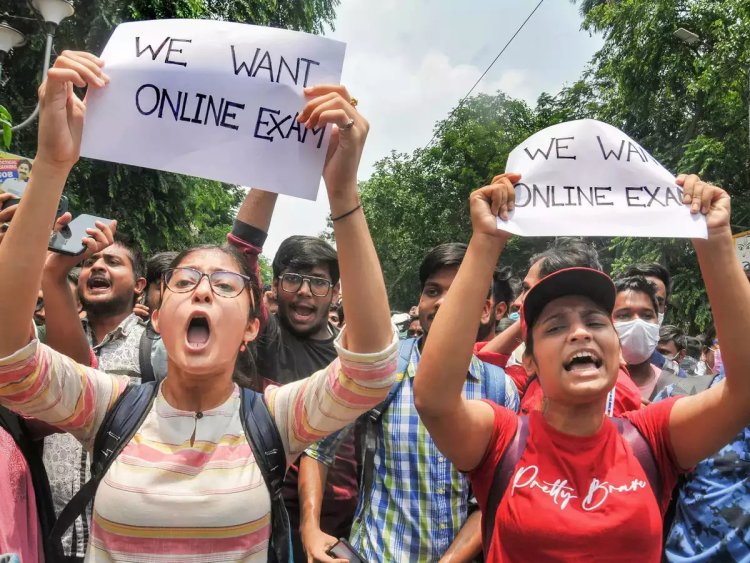 Protest at Calcutta University demanding online exams