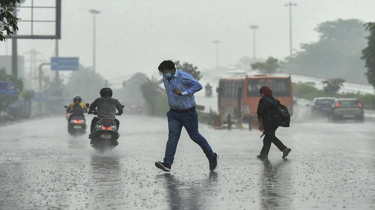 Delhi gets relief from scorching heat with heavy downpour and thunderstorm