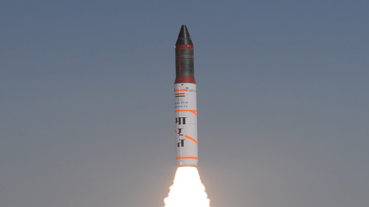 India successfully tests nuclear-capable Agni 4 ballistic missile