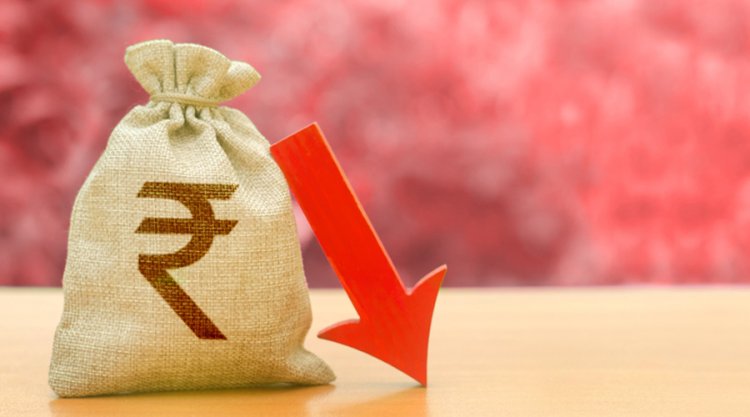 Rupee depreciates 66 paise to 81.57 against US dollar in early trade