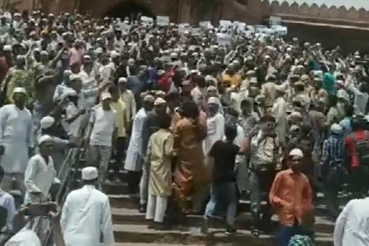 Protests erupt outside Jama Masjid demanding Nupur Sharma's arrest