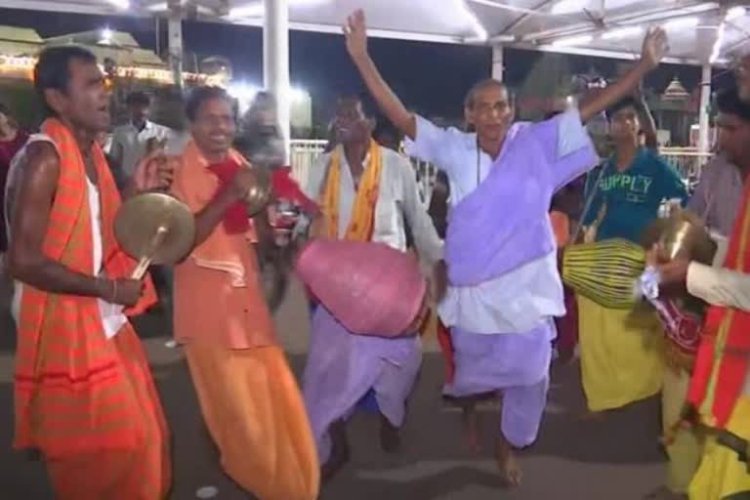 Odisha: Thousands of pilgrims reach Puri ahead of 'Snana Ustav'