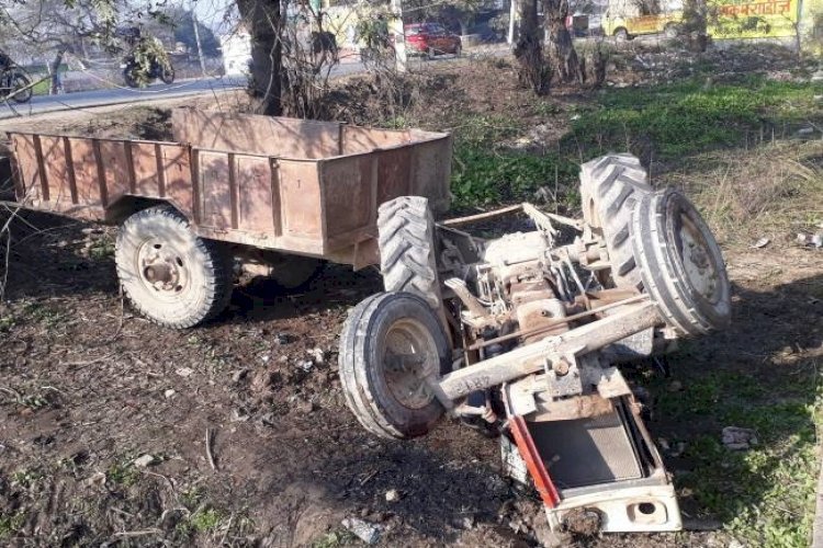 2 killed as tractor-trolley overturns in UP's Pilibhit