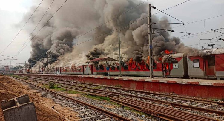 Agnipath scheme: Violent protests continue in Bihar, 2 trains set on fire