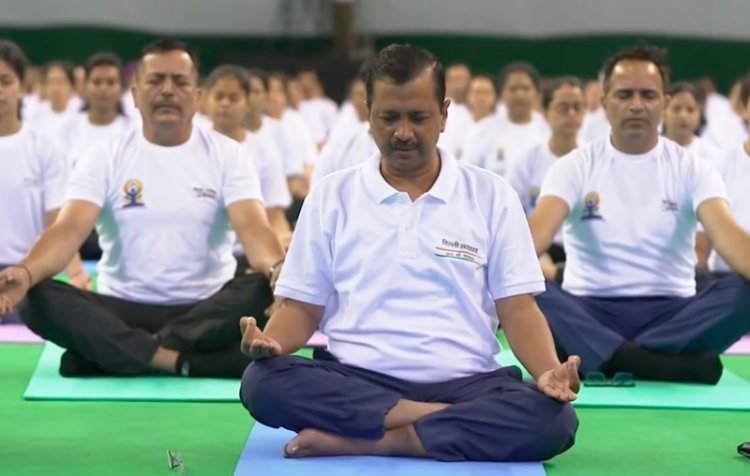 CM Kejriwal performs Yoga with hundreds of Delhiites