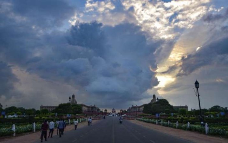 Slight rise in mercury, moderate rain likely in Delhi