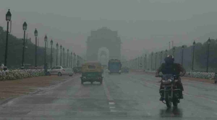 Rains lash Delhi, bring relief from sultry weather