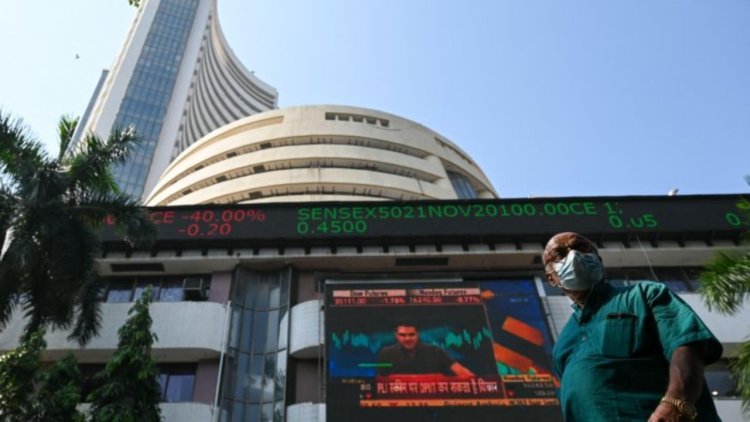 Sensex, Nifty slide for 4th day; IT, banking shares drop