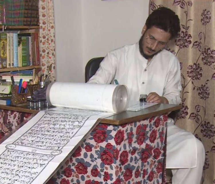 Bandipora man writes Quran by hand on a 500-metre scroll
