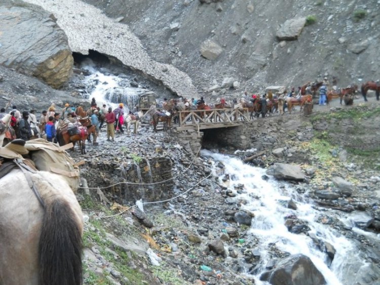 1,602 pilgrims left for Amarnath cave shrine from Jammu