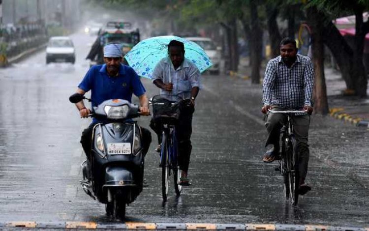 Cloudy morning in Delhi, light to moderate rain expected