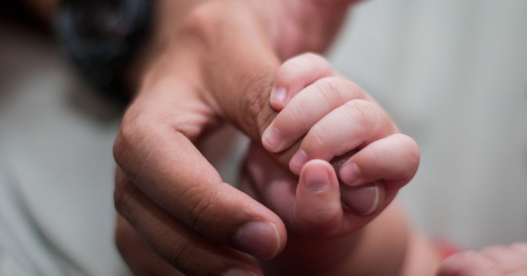 Study suggests newborns of older fathers cry differently