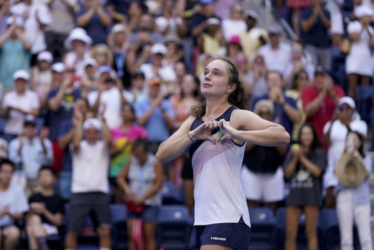 US Open champs Medvedev, Murray win; Ukrainian stuns Halep