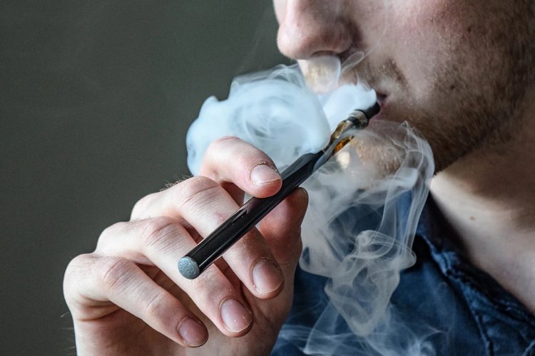 Teens are more likely to try e-cigarettes if their parents smoke