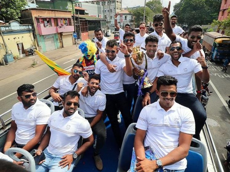 Sri Lanka take out victory parade on open-top bus after Asia Cup triumph