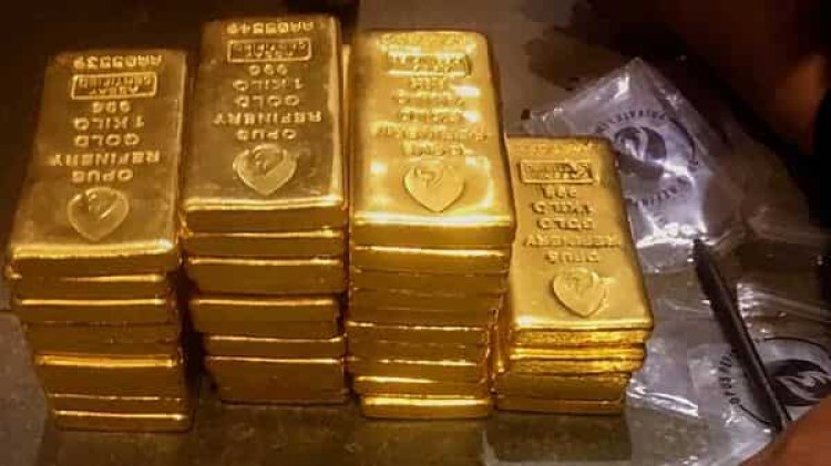 Gold declines Rs 420 to Rs 59,980 per 10 grams; silver tumbles Rs 570