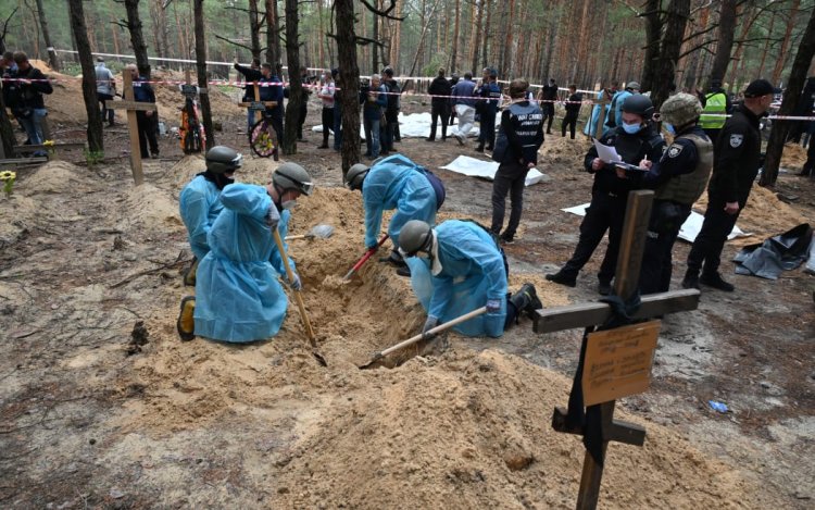 Ukraine carries out mass exhumations from 440 forest graves in Izyum