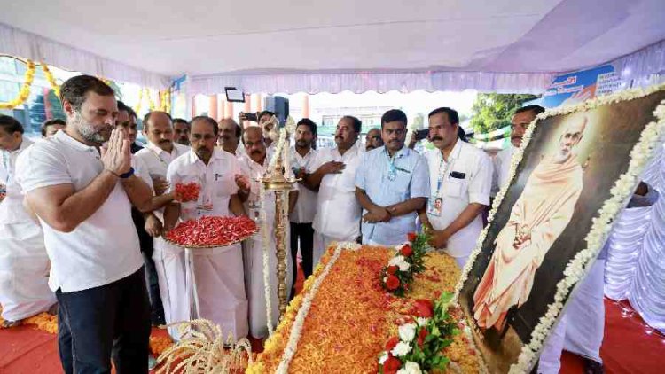 Rahul Gandhi resumes Bharat Jodo Yatra from Aluva UC college in Kerala