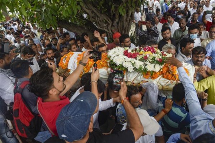 Comic-actor Raju Srivastava cremated in Delhi