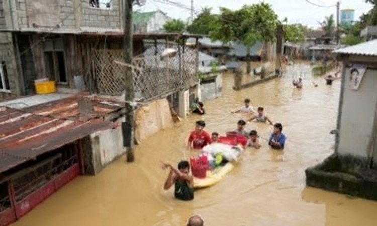 Powerful typhoon leaves 5 rescuers dead in north Philippines