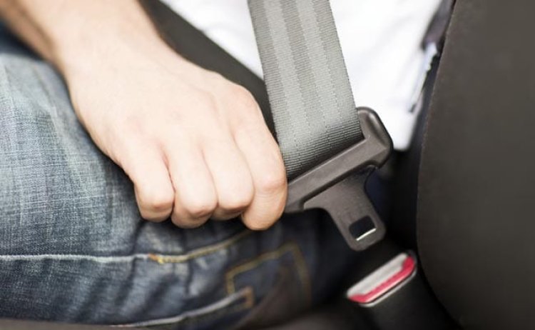 Wearing seat belts compulsory for all car passengers in Mumbai from Nov 1
